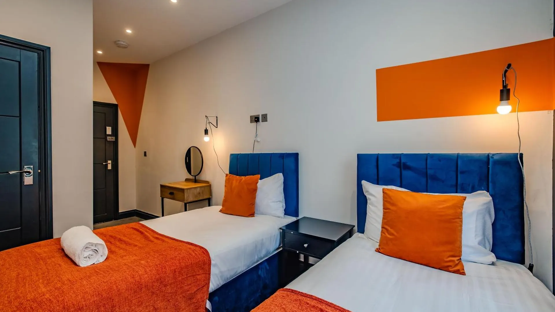 3 Bedroom 2 Bathroom I Super Central Location I Sleep 9 Guests Brighton 0*,  Storbritannien